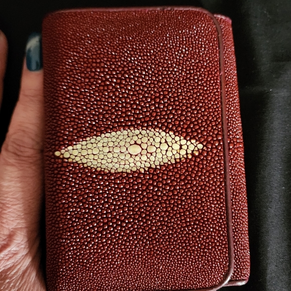 Perfect Trifold Stingray Womans Wallet NWOT - Picture 2 of 7